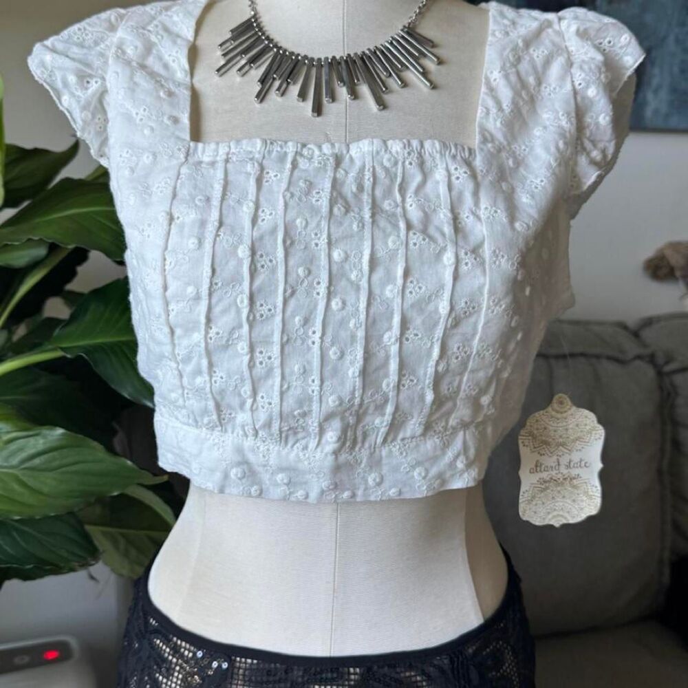 Altar-d-state Women's White Crop-top